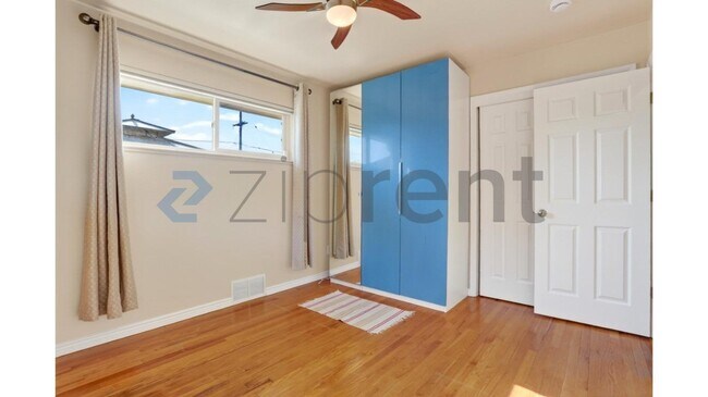Building Photo - Unit