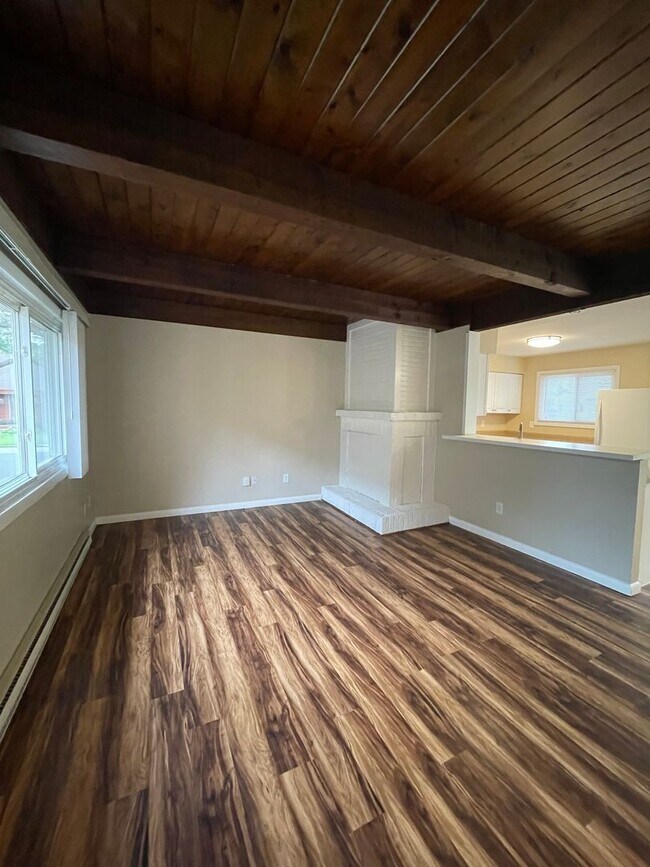 Building Photo - Charming Midtown Duplex