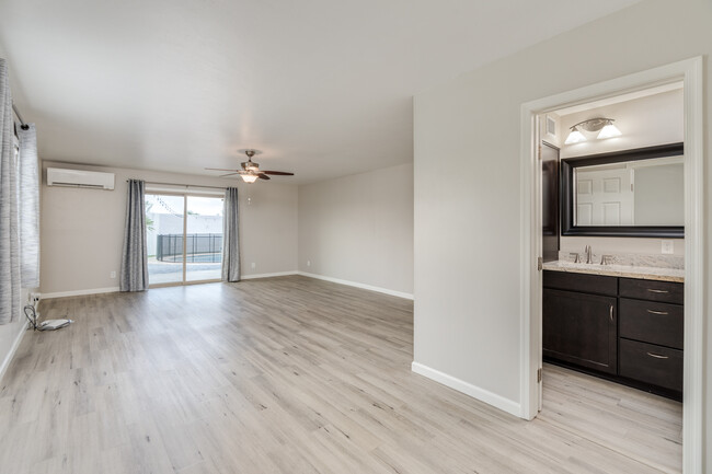 Building Photo - 6842 N Camino de las Brisas