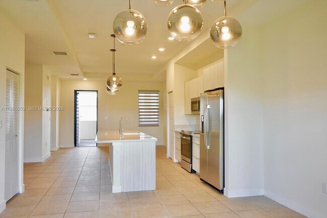 Building Photo - 7925 NW 104th Ave