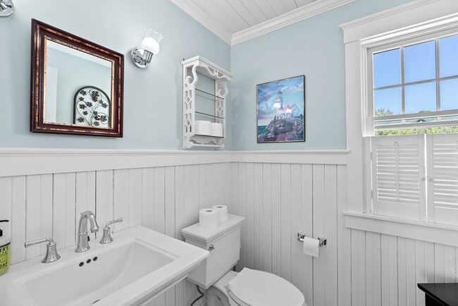 Building Photo - 33 Oceanside Dr