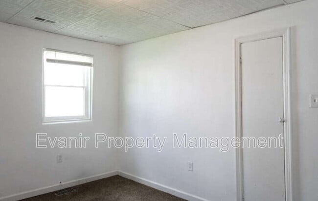 Building Photo - 509 E 3rd St