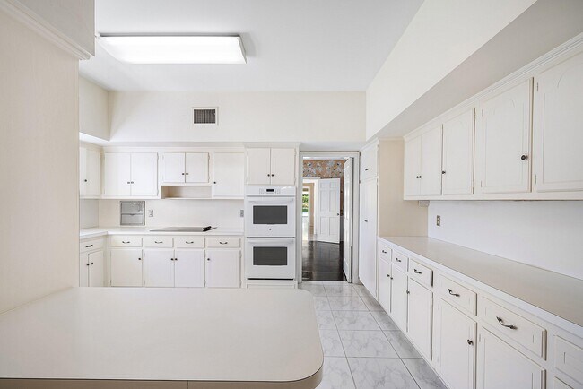 Building Photo - 157 Wells Rd