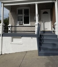 Building Photo - 144 S 12th St