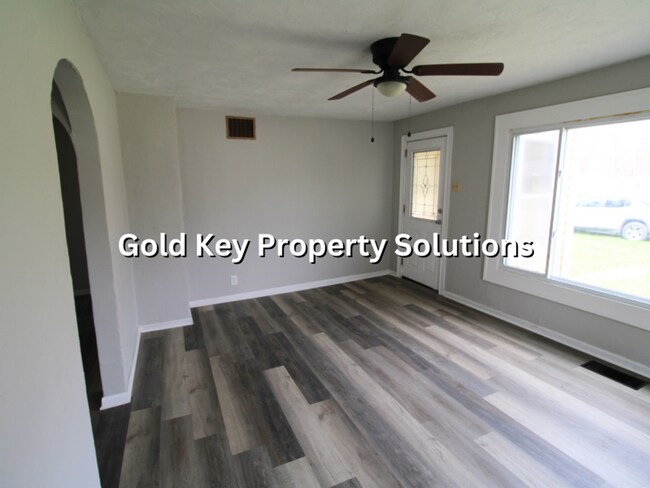 Building Photo - Fully Updated 3 BR 1 BA House with Central Air and Garage (NO SECTION 8)