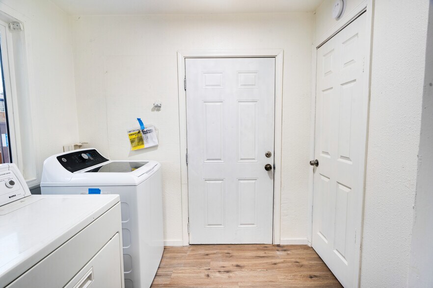 Laundry Area - 2919 SE 90th Pl
