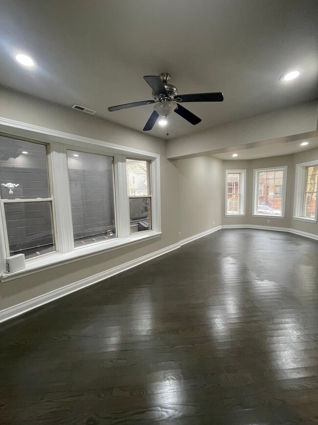 Building Photo - 2826 W Lyndale St