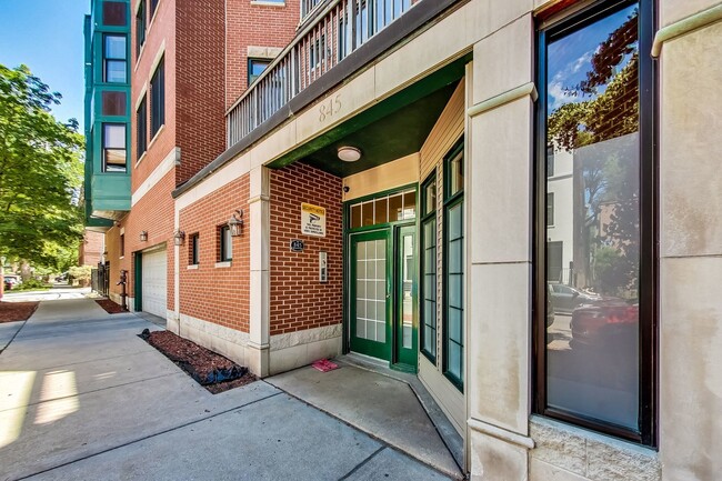 Building Photo - 845 W Altgeld St