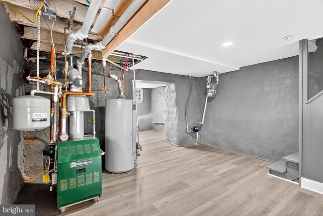 Building Photo - 167 W Albanus St