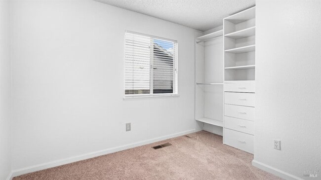 Building Photo - Super Cute with Lots to Offer!