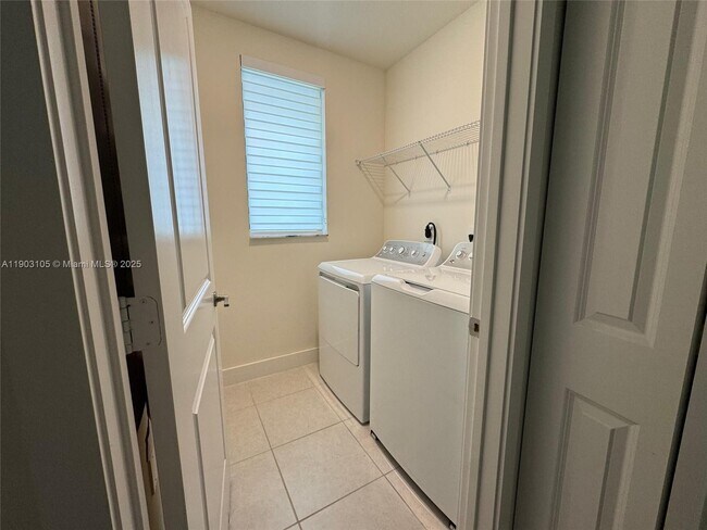 Building Photo - 8364 NW 43rd St