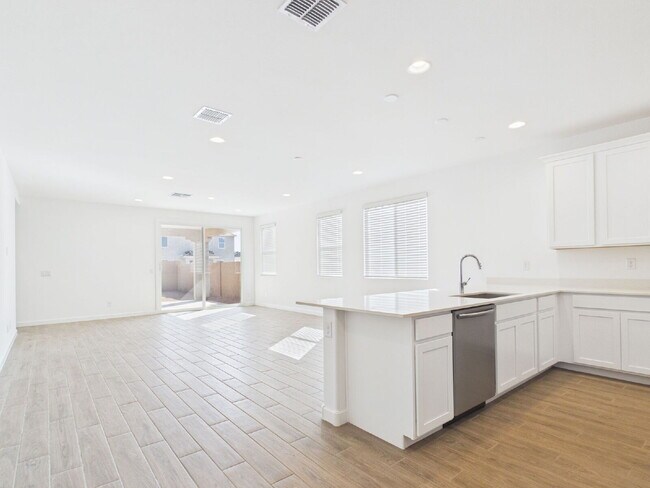 Building Photo - Brand new home with Casita