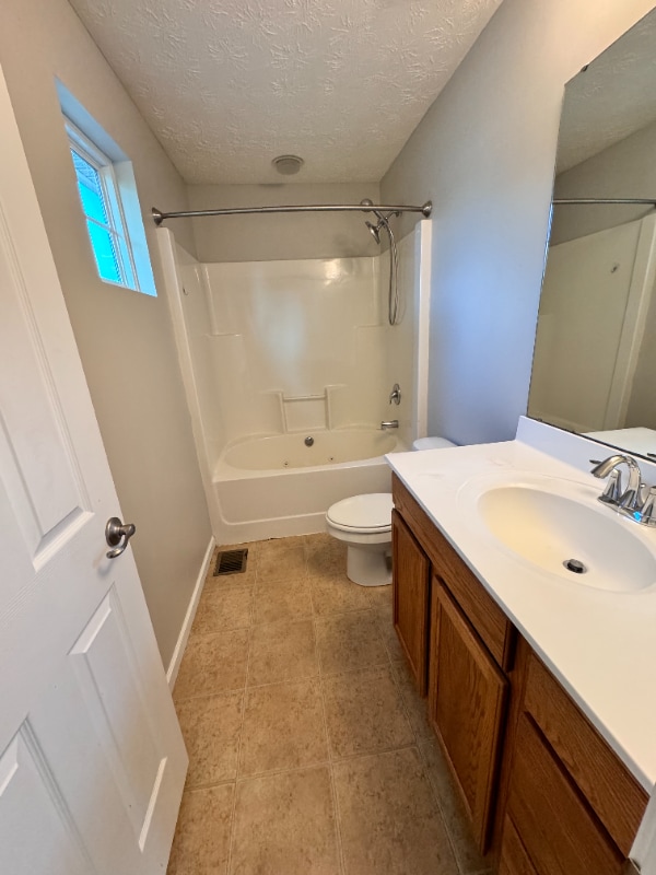 Building Photo - 5101 Oak Ave