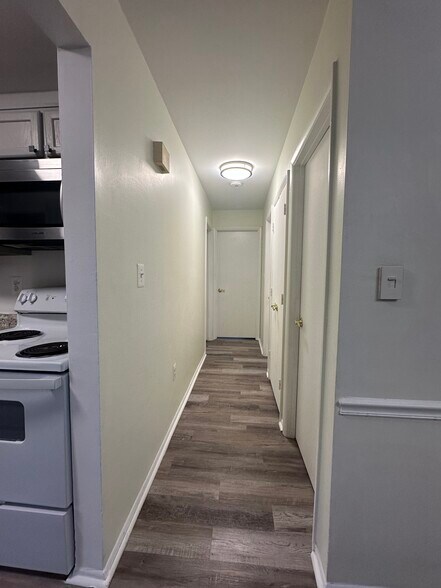 Building Photo - 8131 Needwood Rd