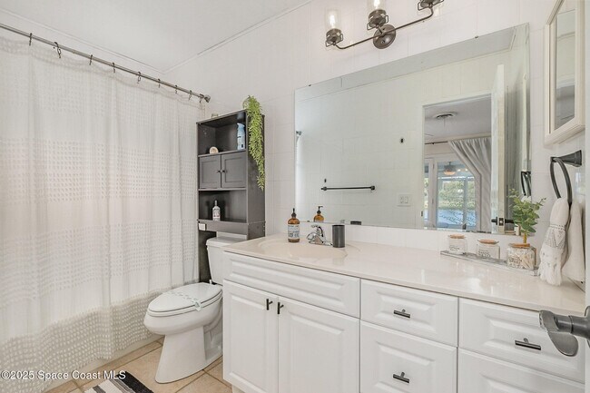 Building Photo - 426 S Neptune Dr