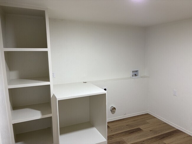 Building Photo - 411 E Showalter Dr
