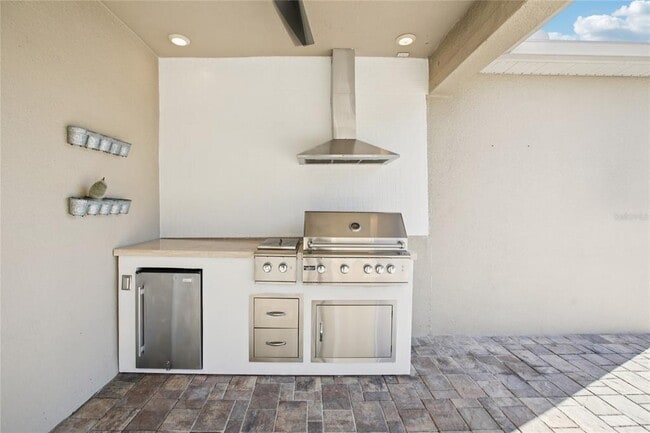 Building Photo - 10747 Laxer Cay Loop