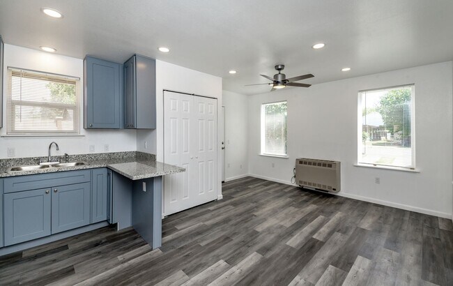 Building Photo - 704 5th Ave SE