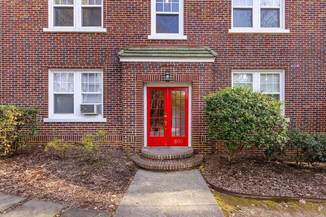 Building Photo - 800 Magnolia Ave