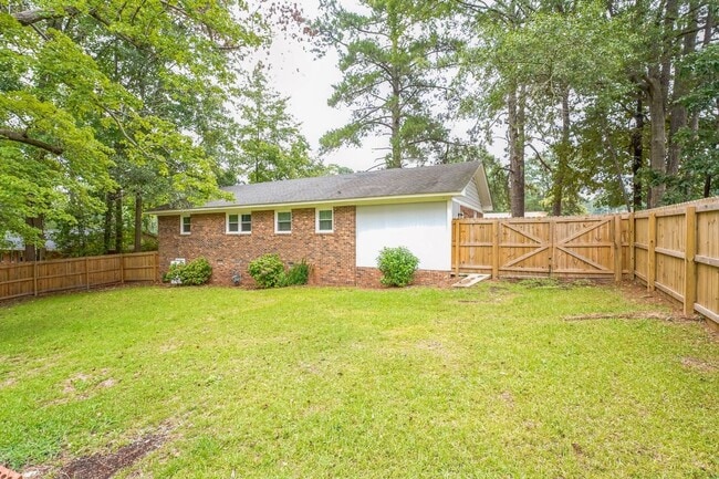 Building Photo - 4BR Brick Ranch with Upgrades & Room to Feel at Home!