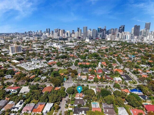 Building Photo - 2311 SW 9th Ave