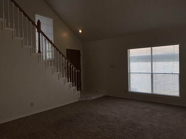 Building Photo - CHARMING 2 STORY IN DESIRED COMMUNITY*OPEN...