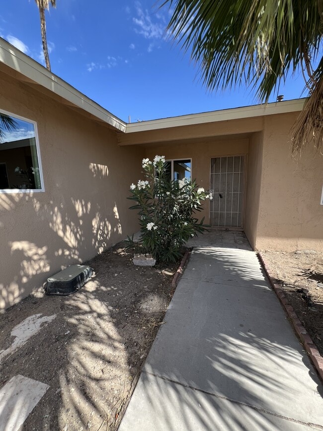 Building Photo - 3608 W Bonanza Rd