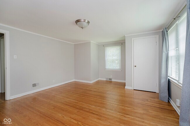 Building Photo - 4702 Rookwood Ave