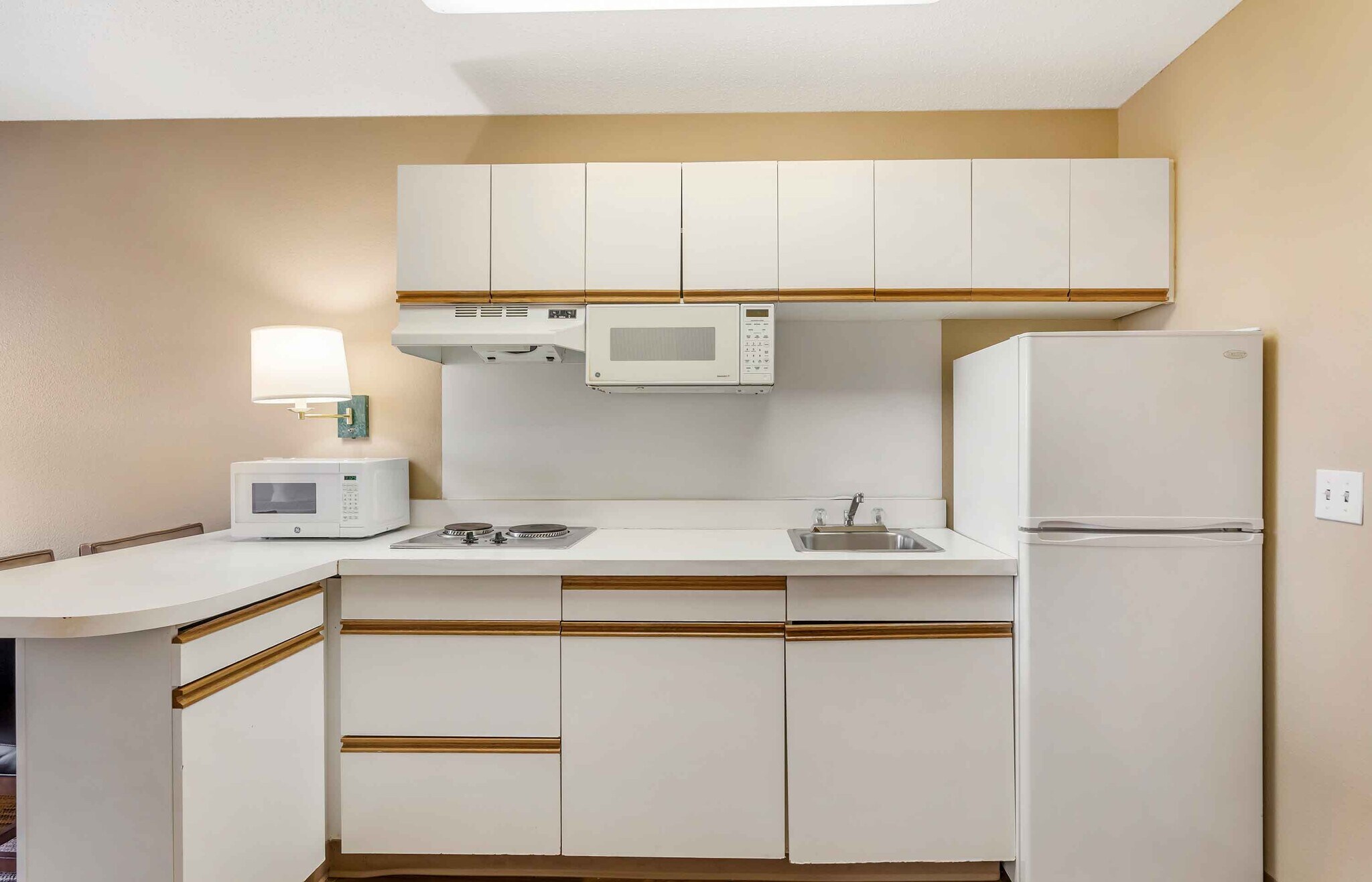 Building Photo - Furnished Studio-Chicago - Naperville - East