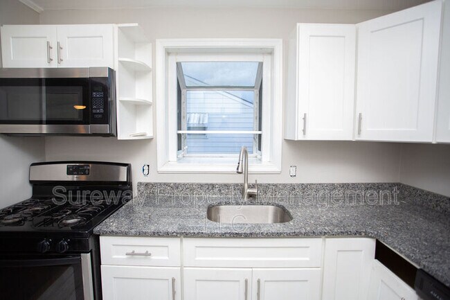 Building Photo - 19 Estate Rd