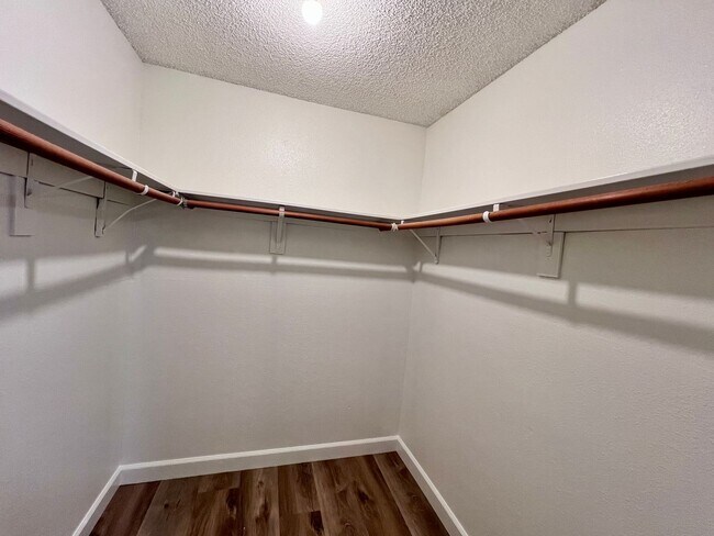 Building Photo - $2,495 Fresno St. & Bullard, 4 Bedroom House - E. Escalon Ave, Fresno