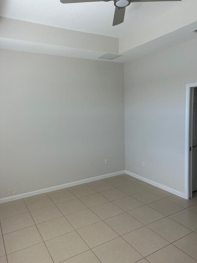 Building Photo - 11066 Sunrise Lake Dr