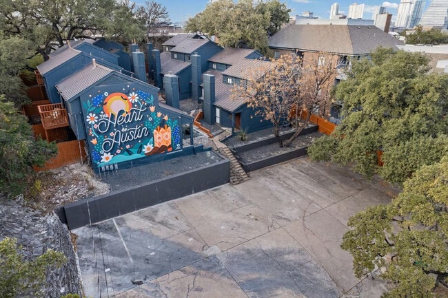 Building Photo - 708 S 1st St