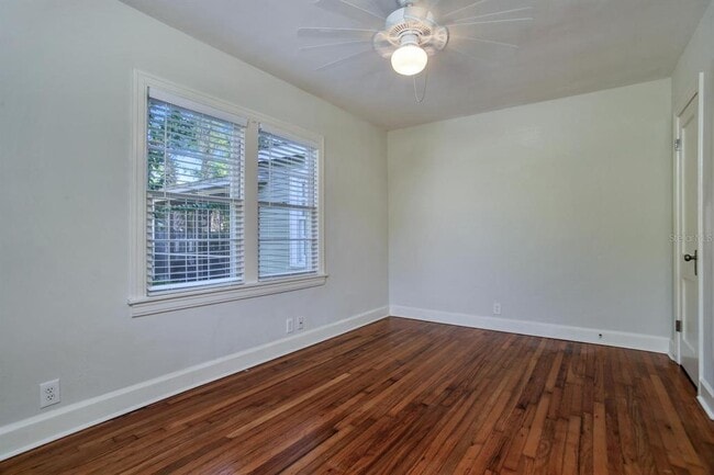 Building Photo - 404 S Westland Ave