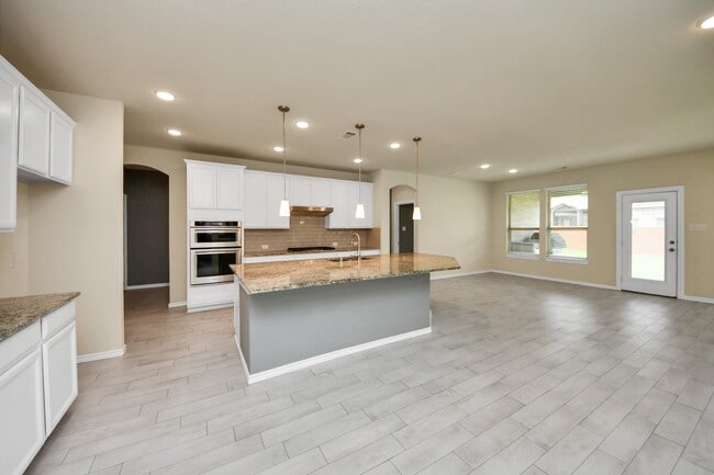 Building Photo - 28215 Shorecrest Ln