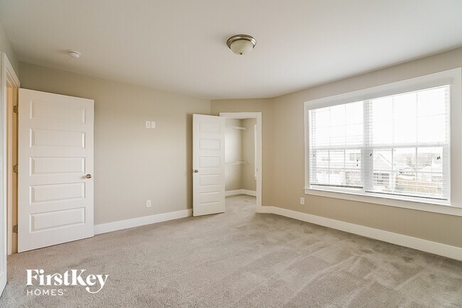 Building Photo - 357 Lola Ln