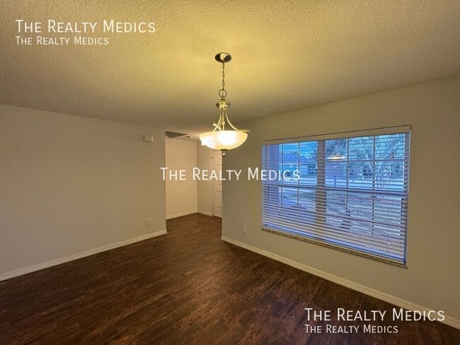 Building Photo - 1328 Karok St