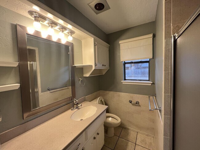 Building Photo - 628 Waterview Rd