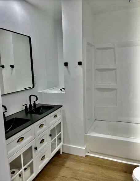 Building Photo - 1713 5th St