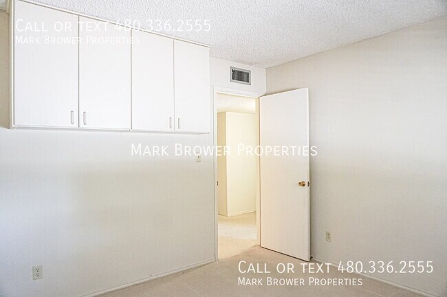 Building Photo - 8726 E Sells Dr