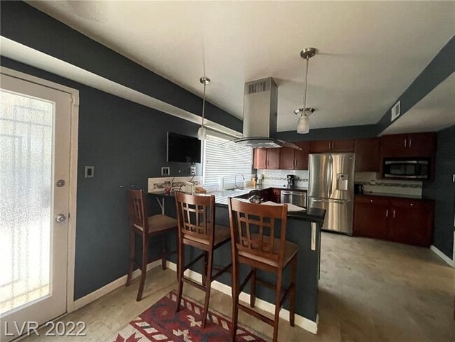 Building Photo - FULLY FURNISHED! & Recently renovated mid-term in downtown - close to arts district