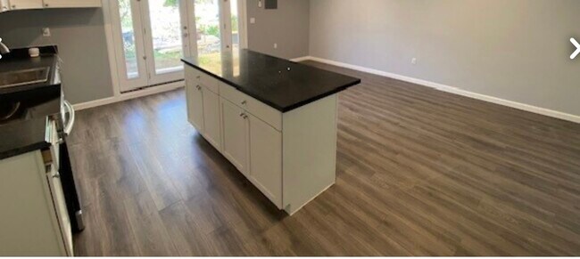 Building Photo - 433 S Fairview St