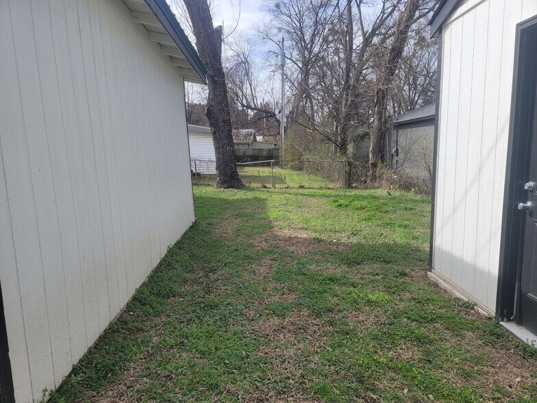 Building Photo - 407 Hemlock St