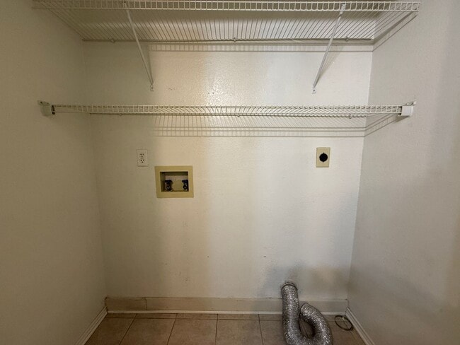 Building Photo - 2409 Pixton Dr