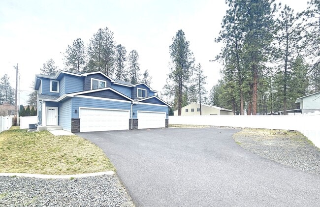 Building Photo - $2,150 - 3 Bed / 2.5 Bath Gorgeous Newer Built Duplex in North Spokane