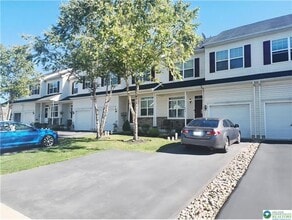 Building Photo - 972 King Way