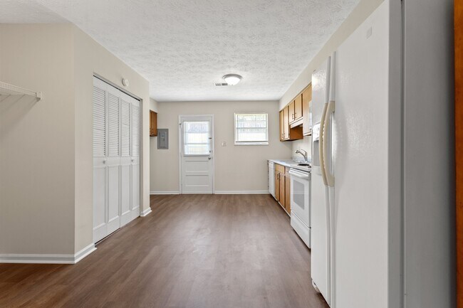 Building Photo - 4029 Victoria Way