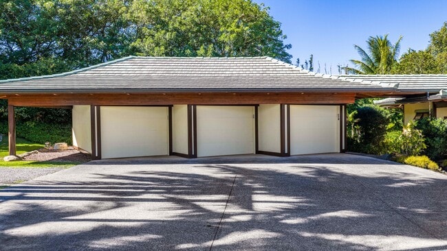 Building Photo - 275 Haumana Rd