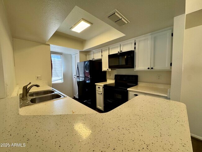 Building Photo - 7950 E Starlight Way