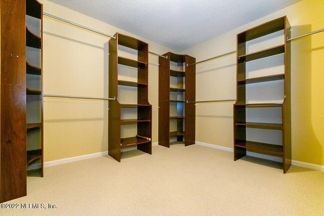 Building Photo - 825 Marjories Way